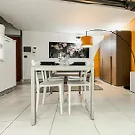 Loft Di Design Con Garage E Area Fitness